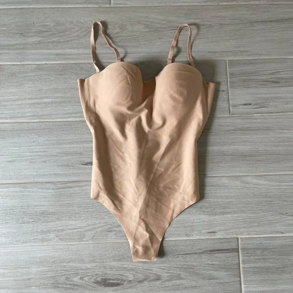 $120 NWT SKIMS BODY MOLDED UNDERWIRE BODYSUIT CLAY - M - Picture 2 of 3